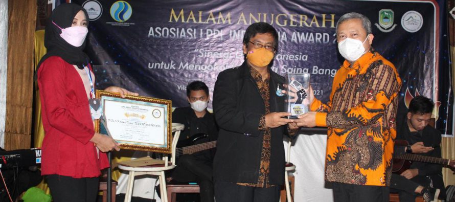 Sekda OKU Dr. Drs. Ir. H. Achmad Tarmizi, SE, SH, MT, M.Si, MH, M.Pd Menghadiri Malam Anugerah Asosiasi LPPL Indonesia Award 2021