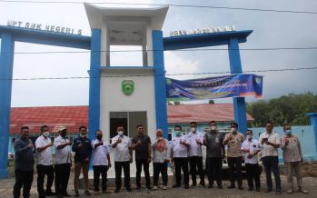 PLH Bupati OKU Drs. H. Edward Candra, M.H., Meninjau Bangunan SMK dan Masjid Hj. Percha Leanpuri di Desa Durian Kecamatan Peninjauan