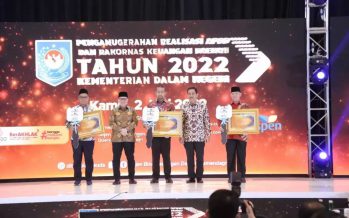 PLH Bupati OKU H. Teddy Meilwansyah Menerima Penghargaan Terbaik se-Indonesia di ajang TASPEN Award 2022 Pada Acara Penganugerahan Realisasi APBD dan Rakornas Keuangan Daerah Tahun 2022