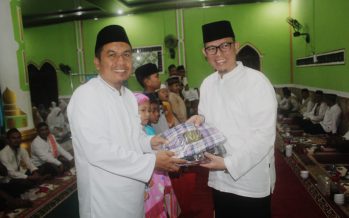 Safari Ramadhan Perdana Penjabat Bupati OKU Serahkan Sejumlah Bantuan Untuk Masjid dan Anak Sekolah
